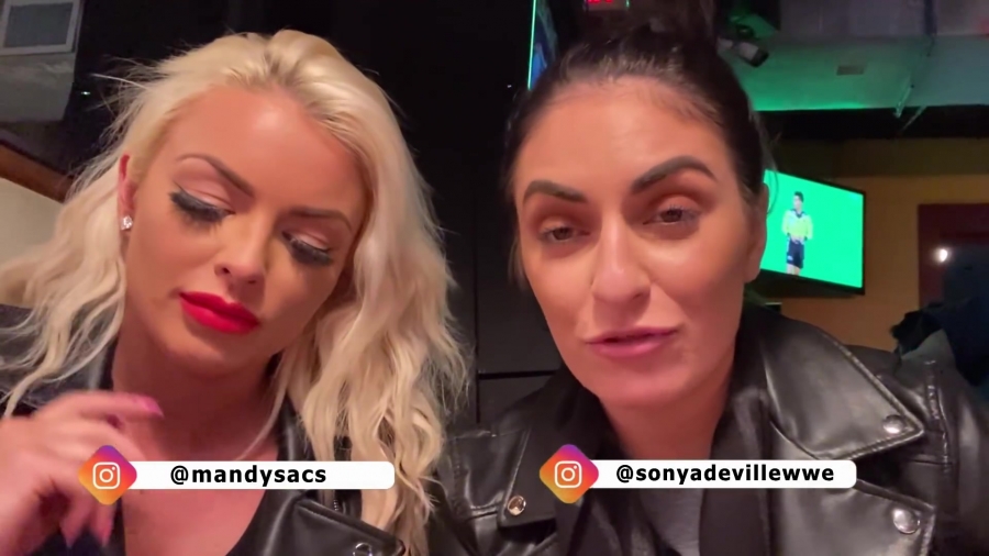 CHICKEN_WINGS_212121_____MANDY_ROSE___SONYA_DEVILLE___WWE_024.jpg