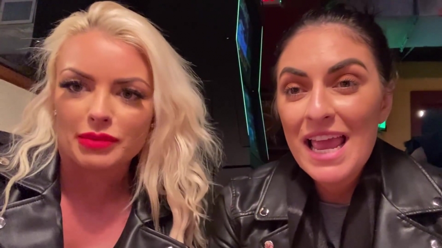 CHICKEN_WINGS_212121_____MANDY_ROSE___SONYA_DEVILLE___WWE_026.jpg