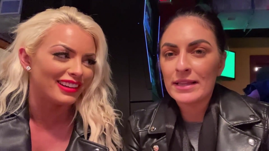 CHICKEN_WINGS_212121_____MANDY_ROSE___SONYA_DEVILLE___WWE_029.jpg