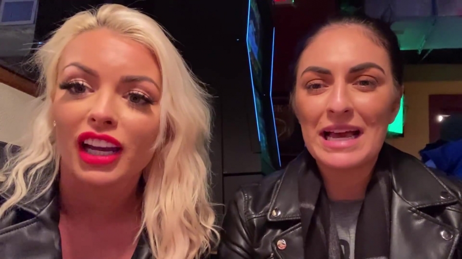 CHICKEN_WINGS_212121_____MANDY_ROSE___SONYA_DEVILLE___WWE_039.jpg