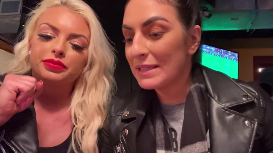 CHICKEN_WINGS_212121_____MANDY_ROSE___SONYA_DEVILLE___WWE_065.jpg