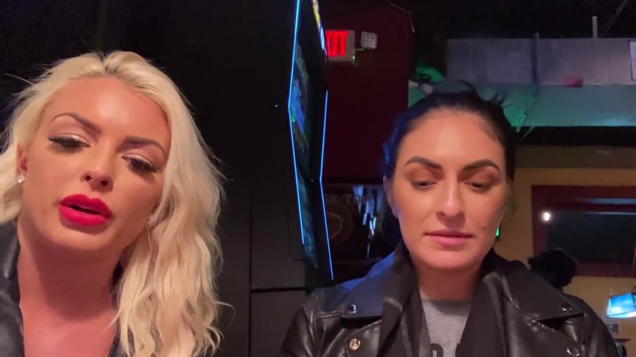 CHICKEN_WINGS_212121_____MANDY_ROSE___SONYA_DEVILLE___WWE_082.jpg