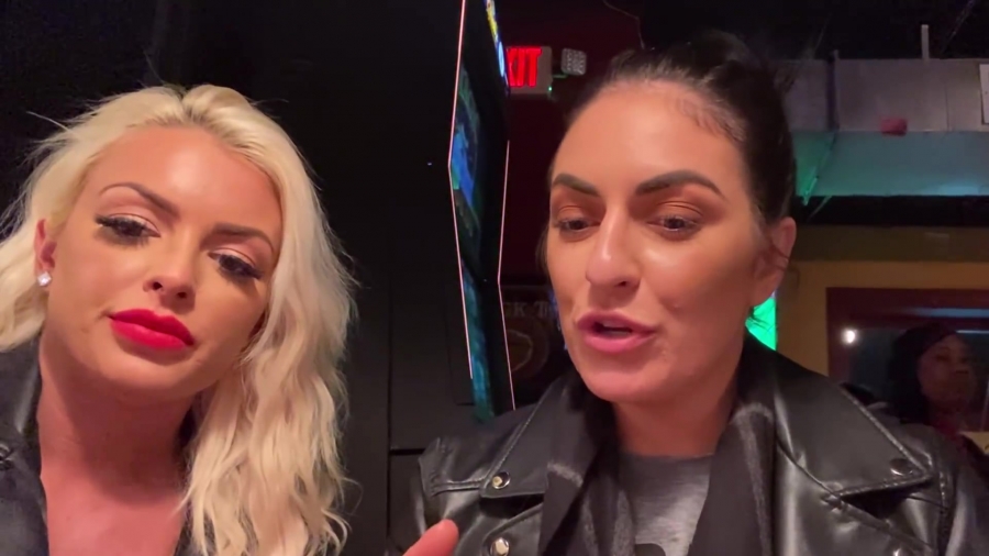 CHICKEN_WINGS_212121_____MANDY_ROSE___SONYA_DEVILLE___WWE_083.jpg