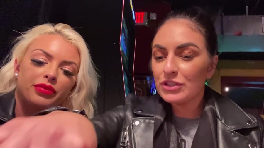 CHICKEN_WINGS_212121_____MANDY_ROSE___SONYA_DEVILLE___WWE_085.jpg