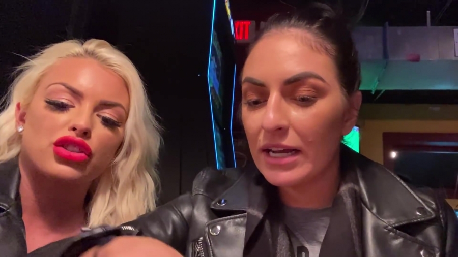 CHICKEN_WINGS_212121_____MANDY_ROSE___SONYA_DEVILLE___WWE_086.jpg