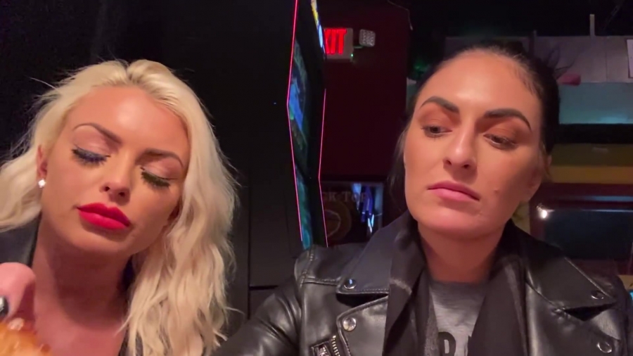 CHICKEN_WINGS_212121_____MANDY_ROSE___SONYA_DEVILLE___WWE_089.jpg