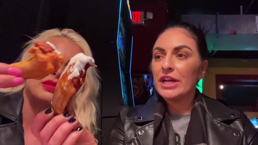 CHICKEN_WINGS_212121_____MANDY_ROSE___SONYA_DEVILLE___WWE_090.jpg