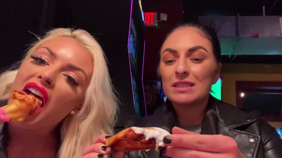 CHICKEN_WINGS_212121_____MANDY_ROSE___SONYA_DEVILLE___WWE_091.jpg