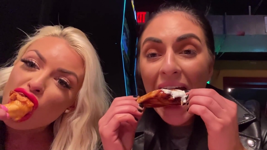 CHICKEN_WINGS_212121_____MANDY_ROSE___SONYA_DEVILLE___WWE_092.jpg