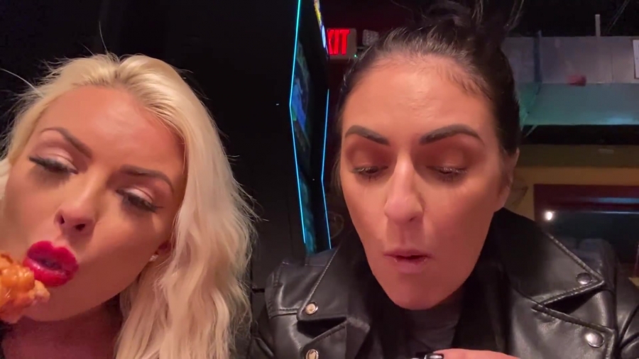 CHICKEN_WINGS_212121_____MANDY_ROSE___SONYA_DEVILLE___WWE_094.jpg