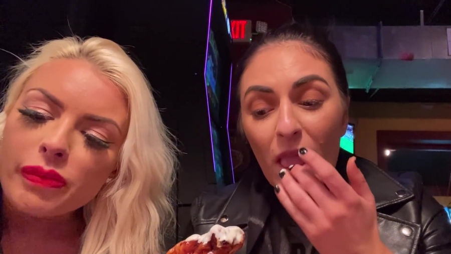 CHICKEN_WINGS_212121_____MANDY_ROSE___SONYA_DEVILLE___WWE_095.jpg