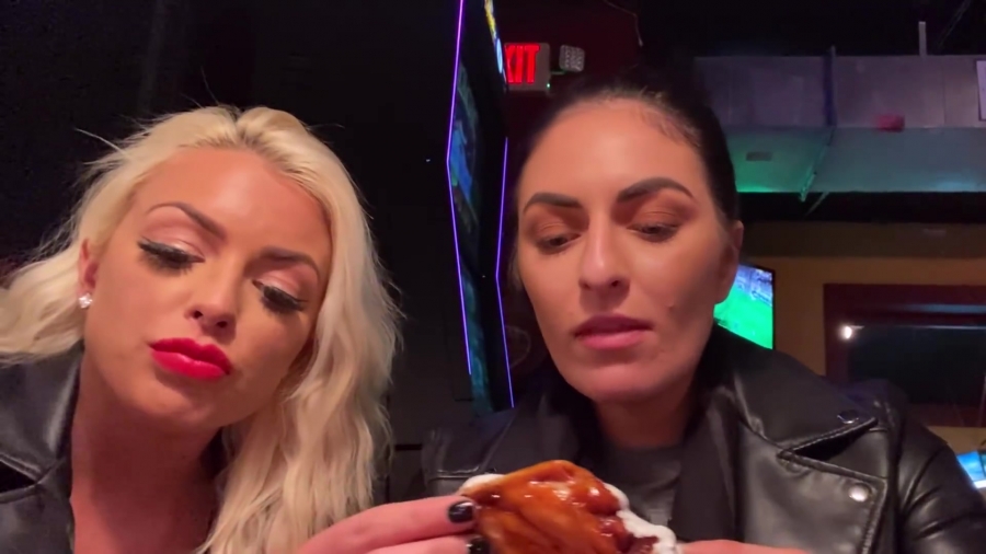 CHICKEN_WINGS_212121_____MANDY_ROSE___SONYA_DEVILLE___WWE_099.jpg