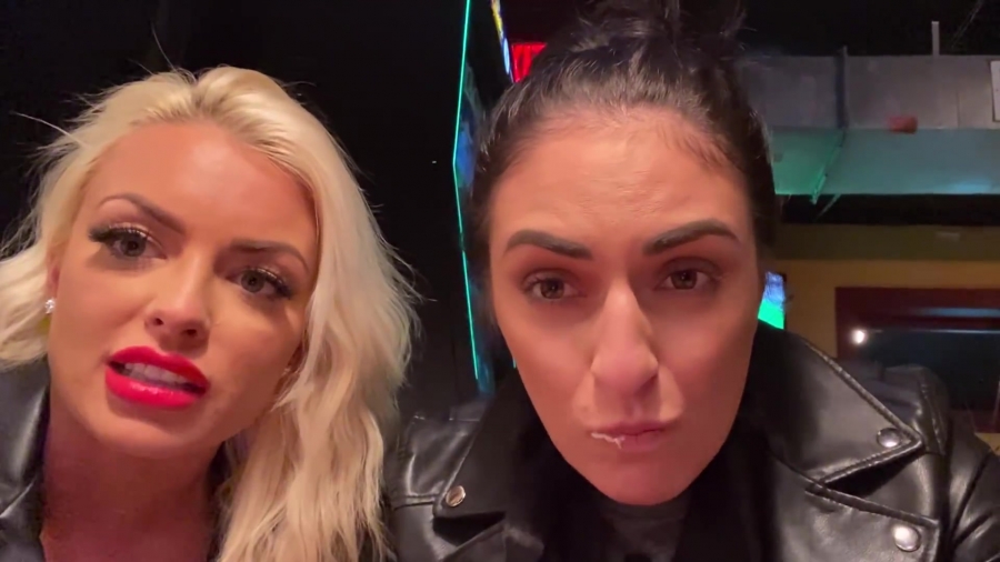 CHICKEN_WINGS_212121_____MANDY_ROSE___SONYA_DEVILLE___WWE_102.jpg