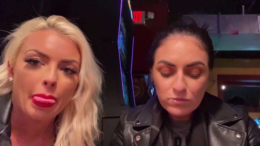 CHICKEN_WINGS_212121_____MANDY_ROSE___SONYA_DEVILLE___WWE_103.jpg