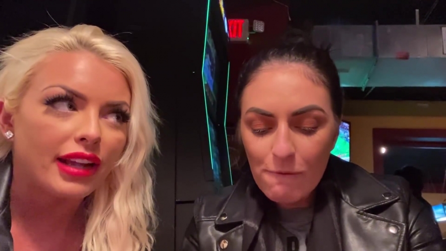 CHICKEN_WINGS_212121_____MANDY_ROSE___SONYA_DEVILLE___WWE_104.jpg