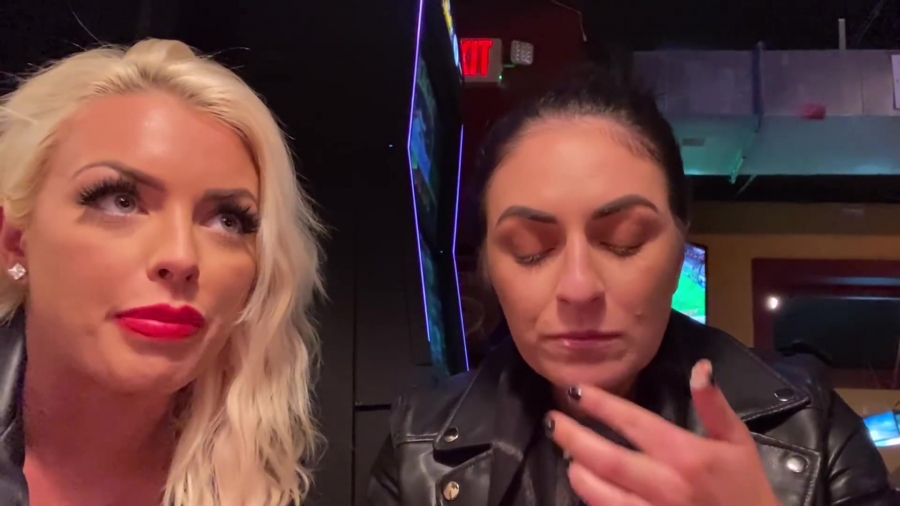 CHICKEN_WINGS_212121_____MANDY_ROSE___SONYA_DEVILLE___WWE_105.jpg