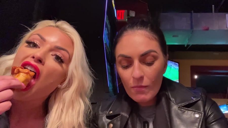 CHICKEN_WINGS_212121_____MANDY_ROSE___SONYA_DEVILLE___WWE_107.jpg