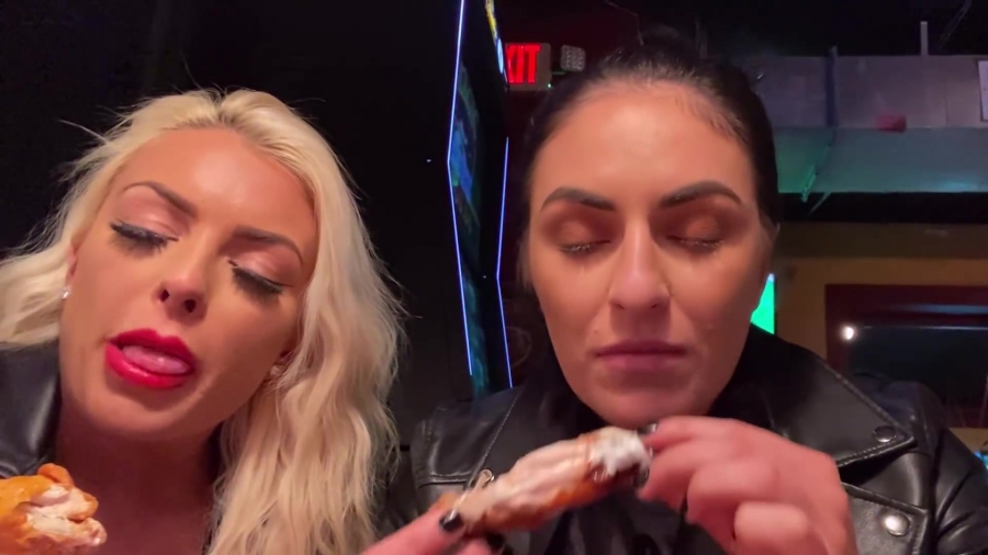 CHICKEN_WINGS_212121_____MANDY_ROSE___SONYA_DEVILLE___WWE_111.jpg