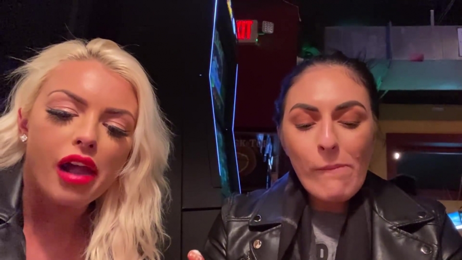 CHICKEN_WINGS_212121_____MANDY_ROSE___SONYA_DEVILLE___WWE_115.jpg