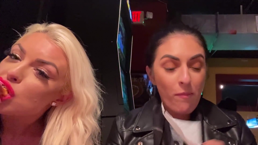 CHICKEN_WINGS_212121_____MANDY_ROSE___SONYA_DEVILLE___WWE_120.jpg