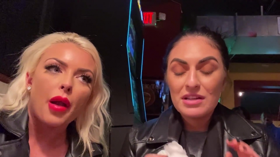 CHICKEN_WINGS_212121_____MANDY_ROSE___SONYA_DEVILLE___WWE_135.jpg