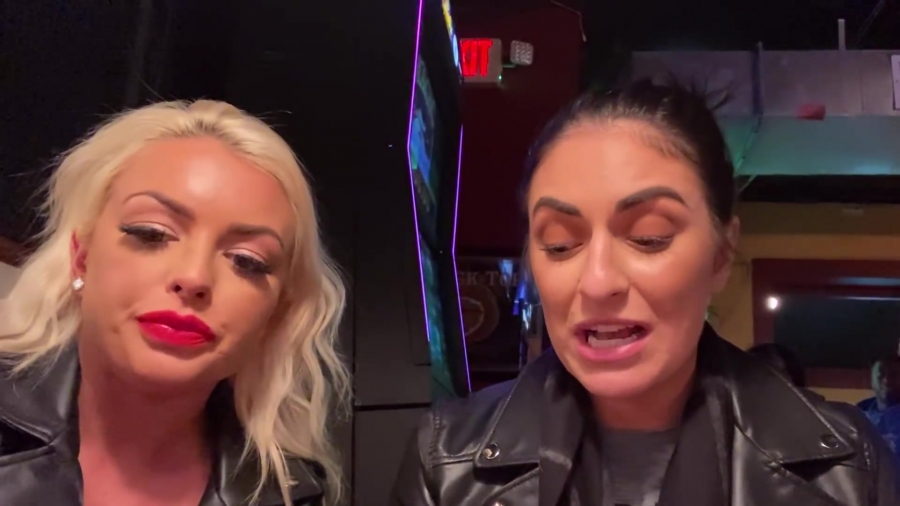 CHICKEN_WINGS_212121_____MANDY_ROSE___SONYA_DEVILLE___WWE_136.jpg