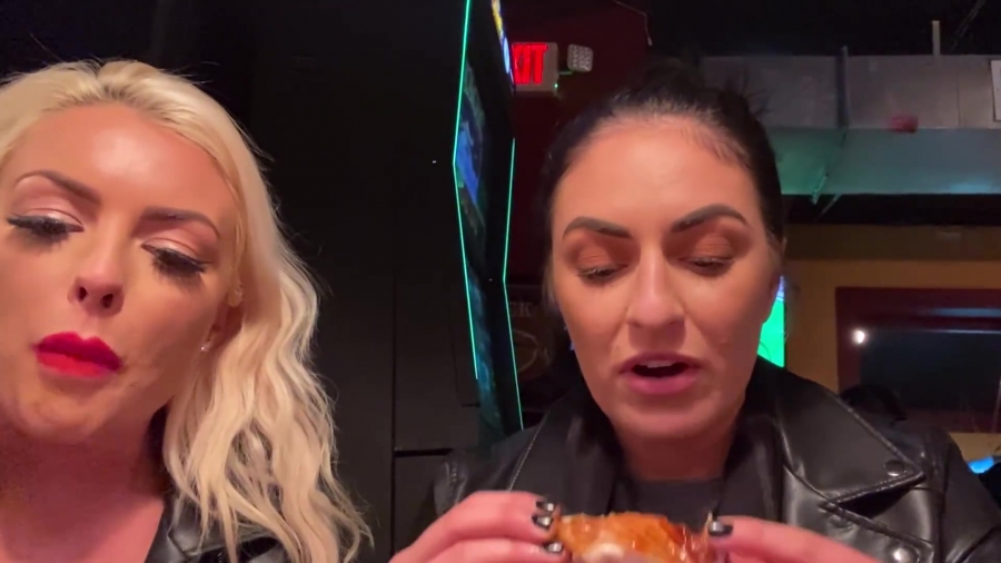 CHICKEN_WINGS_212121_____MANDY_ROSE___SONYA_DEVILLE___WWE_145.jpg