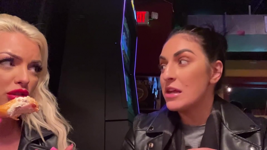 CHICKEN_WINGS_212121_____MANDY_ROSE___SONYA_DEVILLE___WWE_148.jpg