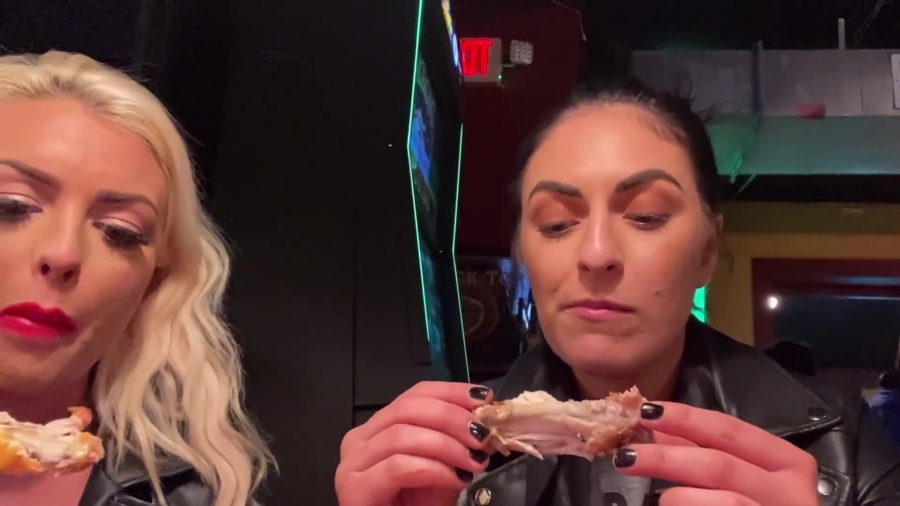 CHICKEN_WINGS_212121_____MANDY_ROSE___SONYA_DEVILLE___WWE_149.jpg