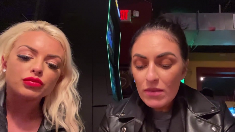 CHICKEN_WINGS_212121_____MANDY_ROSE___SONYA_DEVILLE___WWE_151.jpg