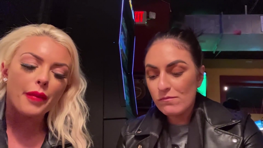 CHICKEN_WINGS_212121_____MANDY_ROSE___SONYA_DEVILLE___WWE_152.jpg