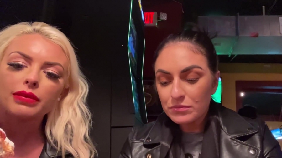 CHICKEN_WINGS_212121_____MANDY_ROSE___SONYA_DEVILLE___WWE_153.jpg