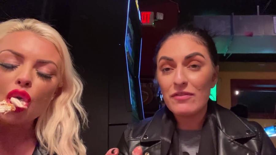 CHICKEN_WINGS_212121_____MANDY_ROSE___SONYA_DEVILLE___WWE_158.jpg