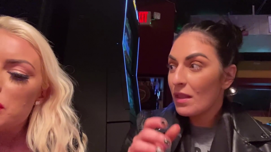 CHICKEN_WINGS_212121_____MANDY_ROSE___SONYA_DEVILLE___WWE_160.jpg