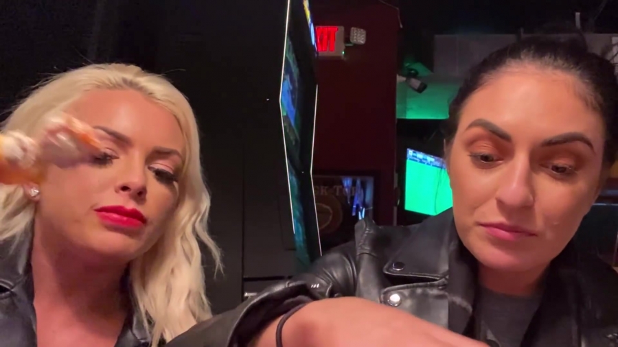 CHICKEN_WINGS_212121_____MANDY_ROSE___SONYA_DEVILLE___WWE_161.jpg