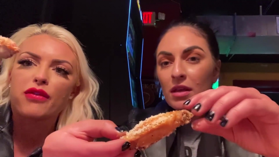 CHICKEN_WINGS_212121_____MANDY_ROSE___SONYA_DEVILLE___WWE_164.jpg