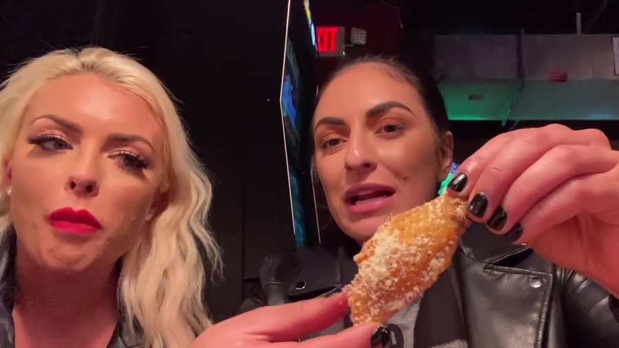 CHICKEN_WINGS_212121_____MANDY_ROSE___SONYA_DEVILLE___WWE_165.jpg