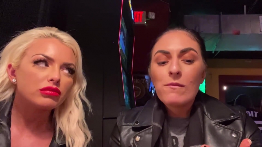 CHICKEN_WINGS_212121_____MANDY_ROSE___SONYA_DEVILLE___WWE_173.jpg