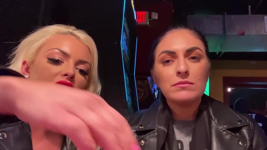 CHICKEN_WINGS_212121_____MANDY_ROSE___SONYA_DEVILLE___WWE_174.jpg