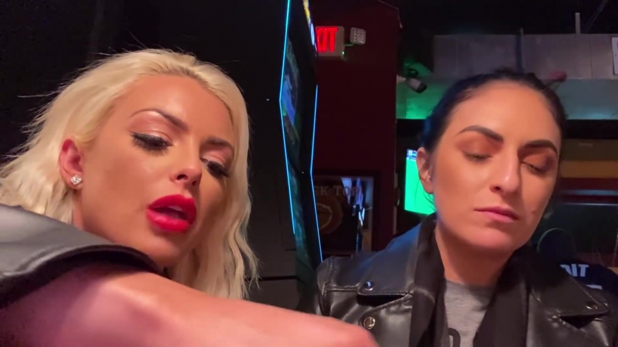 CHICKEN_WINGS_212121_____MANDY_ROSE___SONYA_DEVILLE___WWE_176.jpg