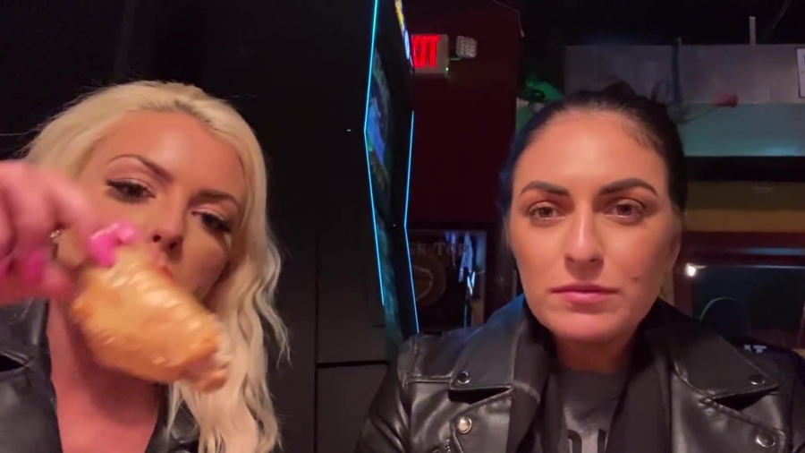 CHICKEN_WINGS_212121_____MANDY_ROSE___SONYA_DEVILLE___WWE_178.jpg