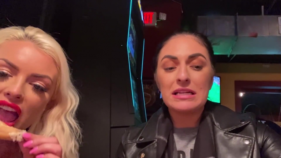 CHICKEN_WINGS_212121_____MANDY_ROSE___SONYA_DEVILLE___WWE_182.jpg