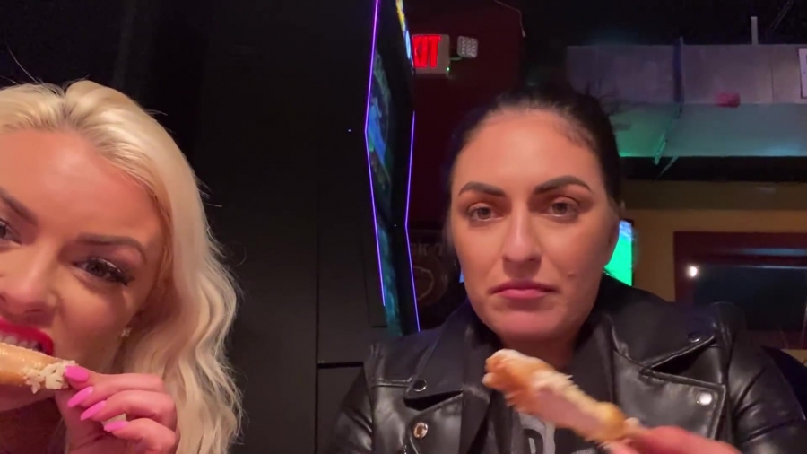 CHICKEN_WINGS_212121_____MANDY_ROSE___SONYA_DEVILLE___WWE_183.jpg