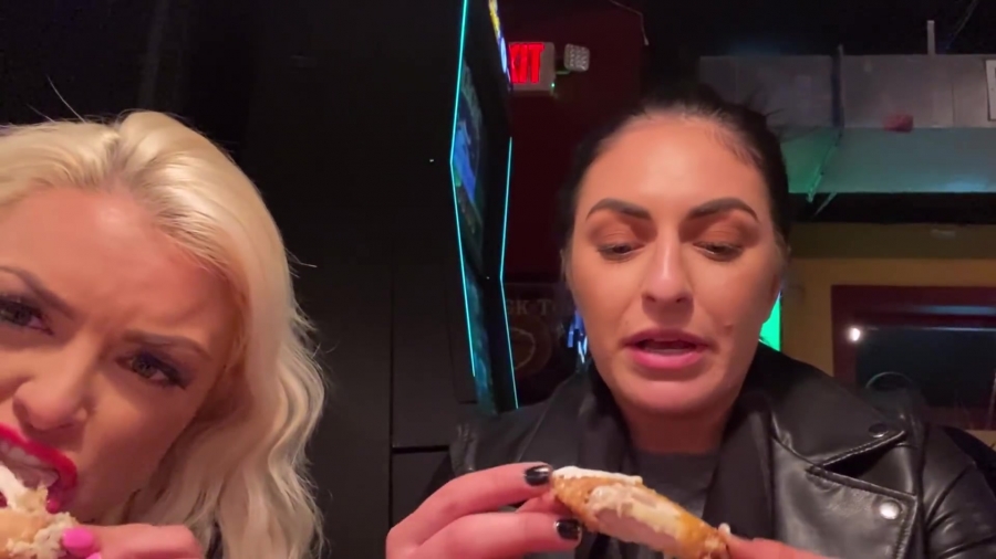 CHICKEN_WINGS_212121_____MANDY_ROSE___SONYA_DEVILLE___WWE_184.jpg