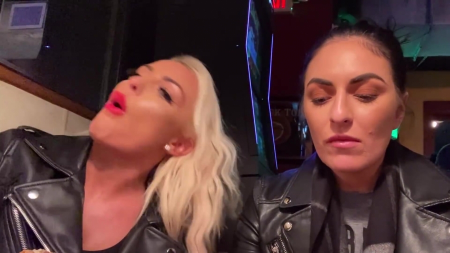 CHICKEN_WINGS_212121_____MANDY_ROSE___SONYA_DEVILLE___WWE_191.jpg