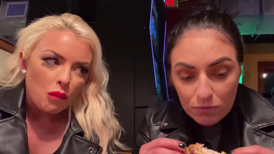 CHICKEN_WINGS_212121_____MANDY_ROSE___SONYA_DEVILLE___WWE_193.jpg