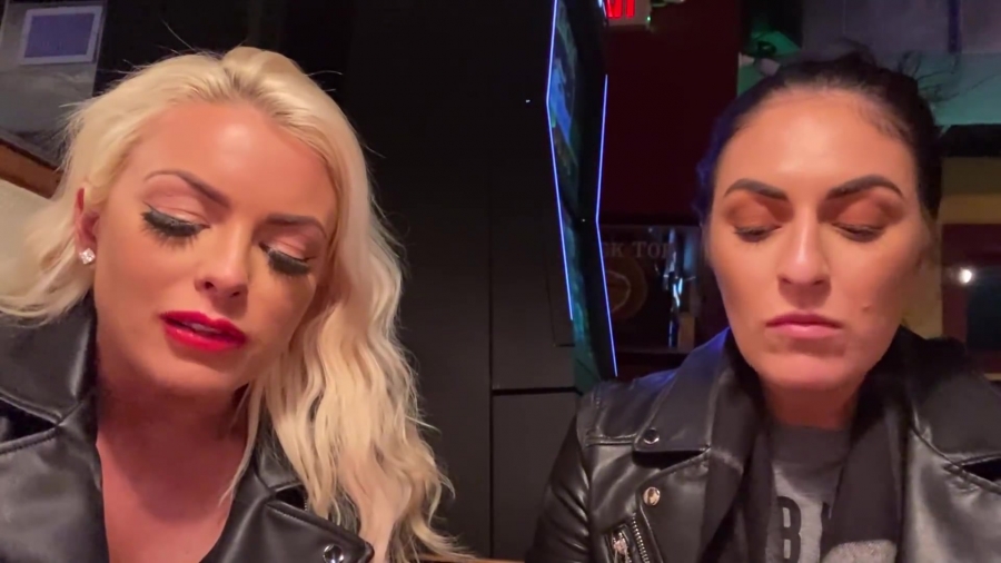 CHICKEN_WINGS_212121_____MANDY_ROSE___SONYA_DEVILLE___WWE_195.jpg