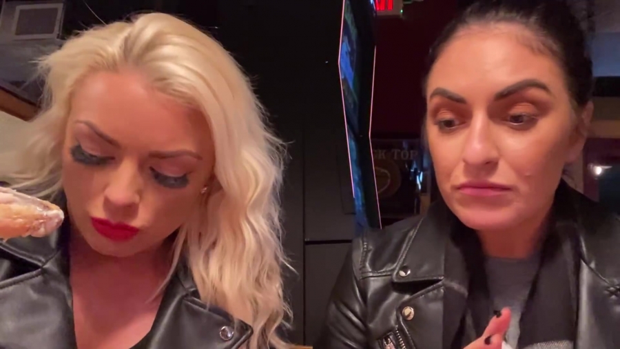 CHICKEN_WINGS_212121_____MANDY_ROSE___SONYA_DEVILLE___WWE_210.jpg