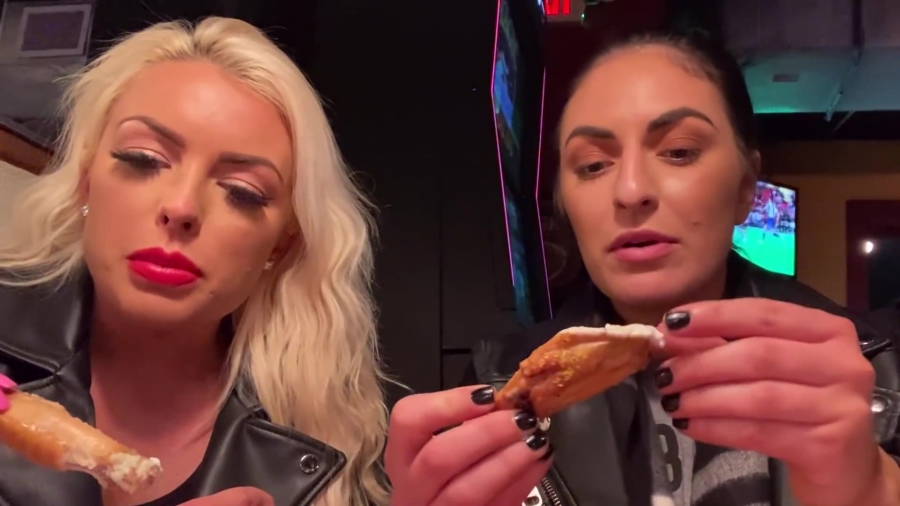 CHICKEN_WINGS_212121_____MANDY_ROSE___SONYA_DEVILLE___WWE_216.jpg