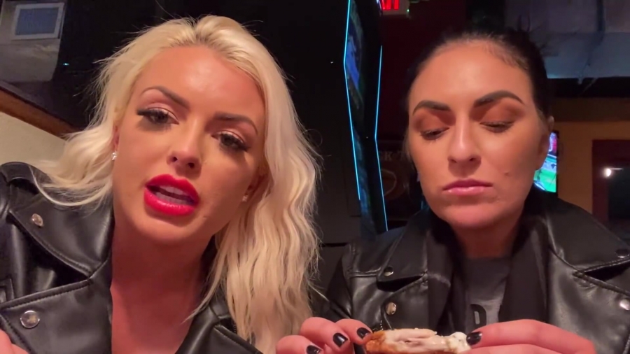 CHICKEN_WINGS_212121_____MANDY_ROSE___SONYA_DEVILLE___WWE_223.jpg